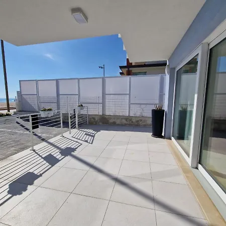 Casavacanze Frontemare Apartment